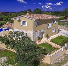 4 bedroom villa with pool near Sveti Lovrec, sleeps 8